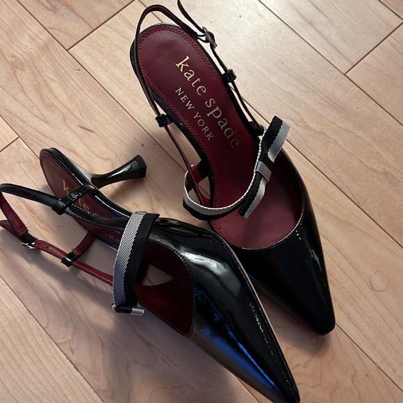 Kate Spade Patent with Bow Size 7.5 Sling Back Sandals - Picture 6 of 6